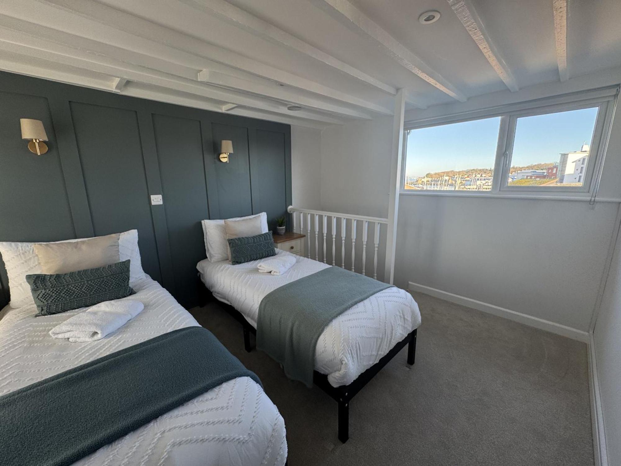 Driftwood House - Luxury Dog-Friendly Townhouse In Cowes, Steps From Marina Villa Каус Екстериор снимка